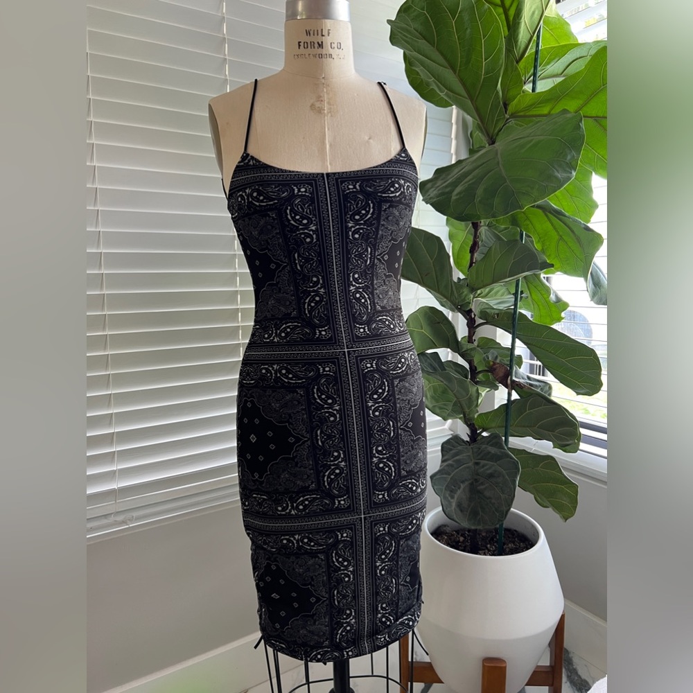 Prettylittlething dress size 6